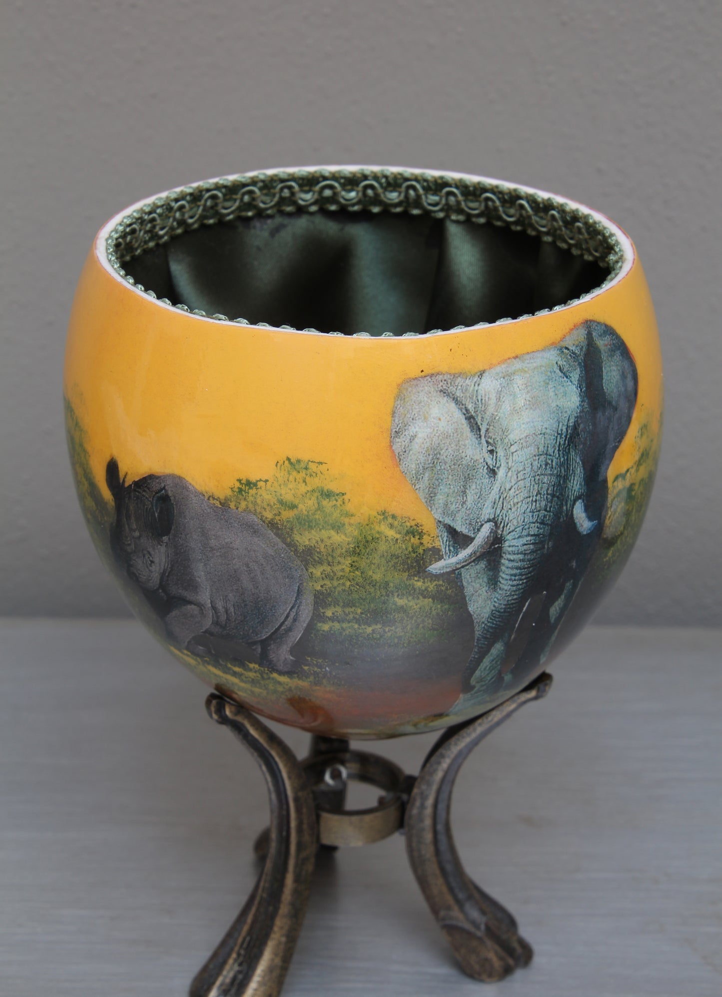 Decoupage Big 5 ostrich eggshell jewelry box