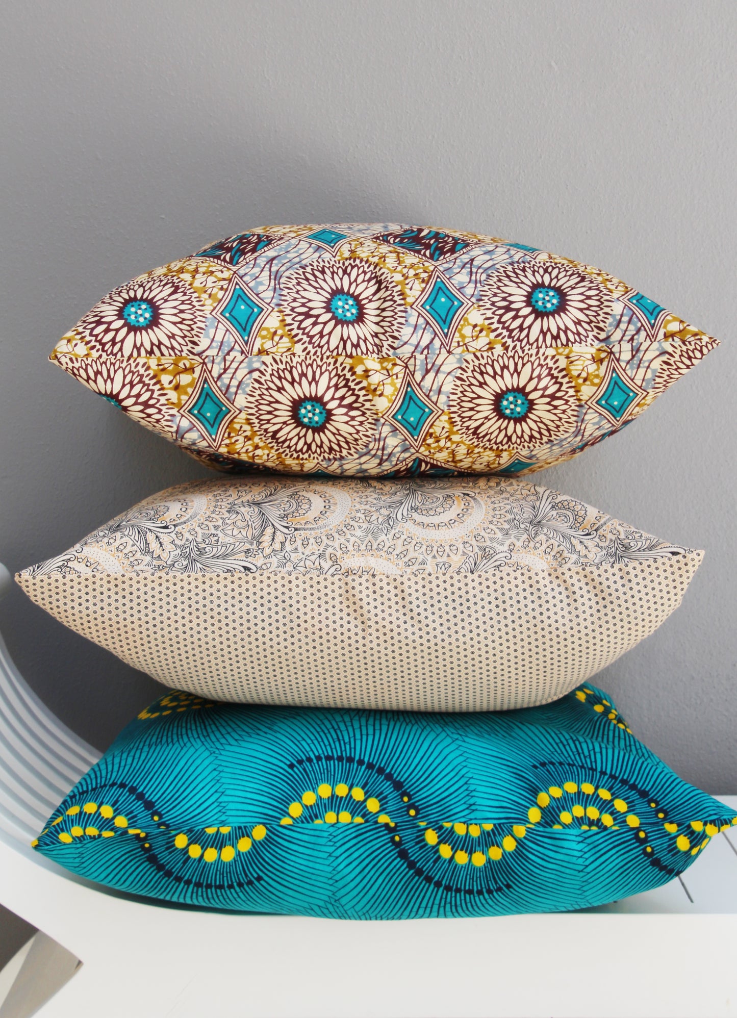 Choose from 2 Mixed set of Shwe-shwe & Java print scatter cushions