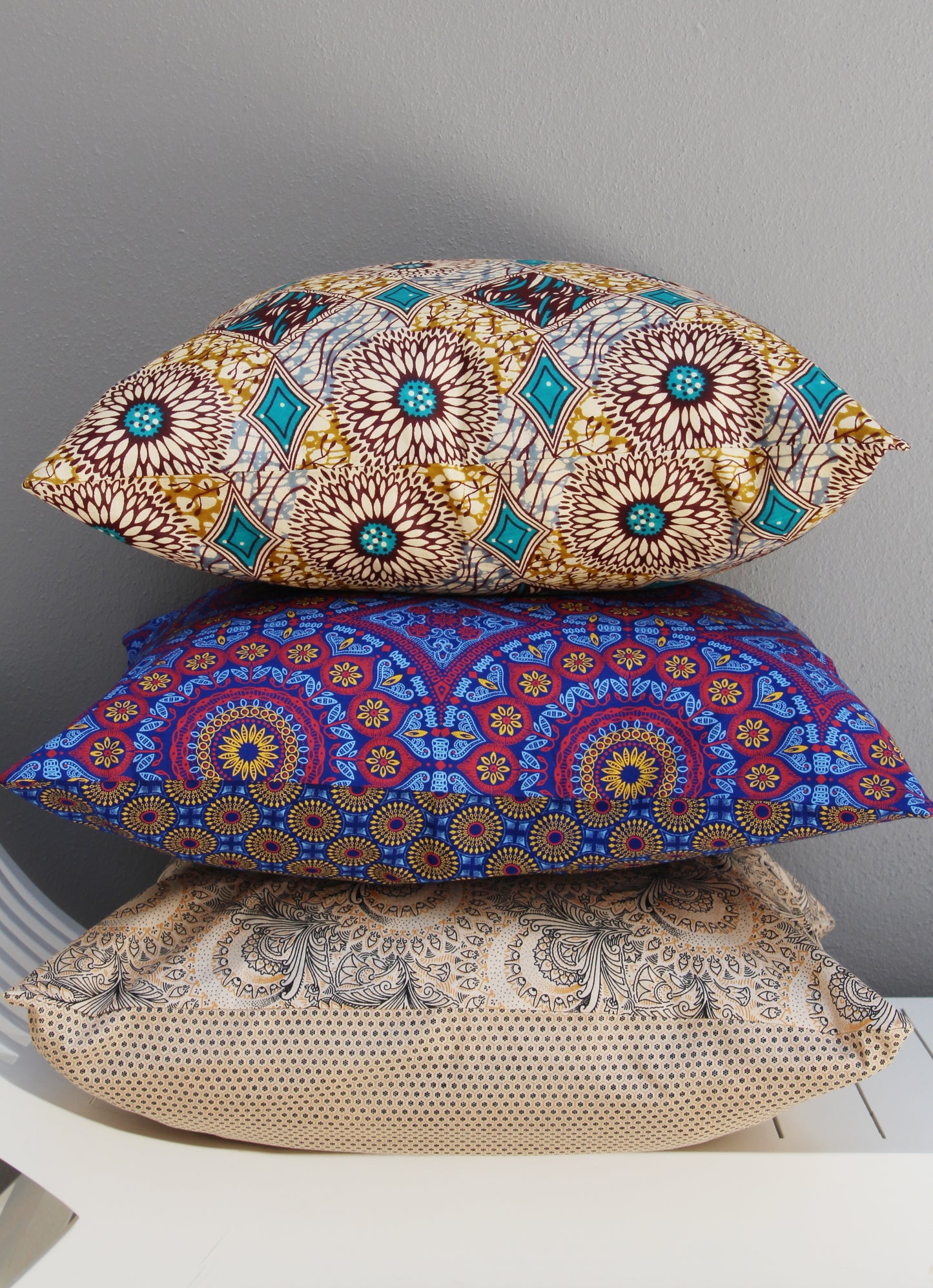 Choose from 2 Mixed set of Shwe-shwe & Java print scatter cushions