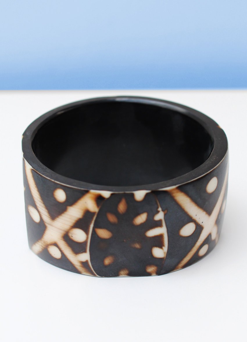 Asymmetrical horn bangle