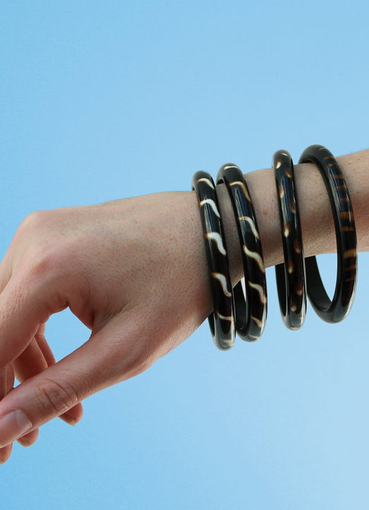 Set of 4 thin horn bangles