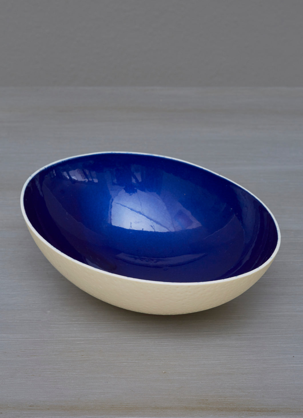 Glazed blue decorative eggshell bowl