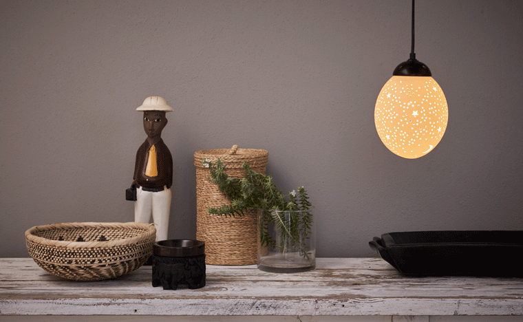 Tulip themed ostrich egg lamp