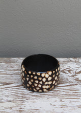 Load image into Gallery viewer, Circular horn bangle