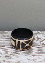 Load image into Gallery viewer, Circular horn bangle