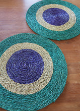 Load image into Gallery viewer, Set of 2 African placemats 31cm in diameter