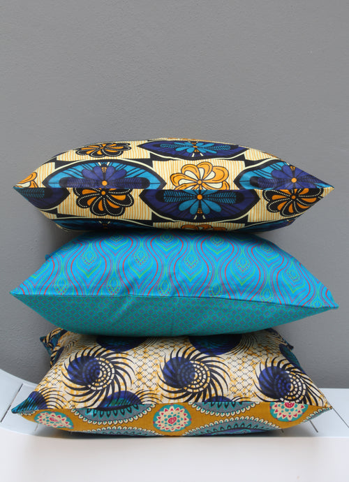 Choose from our mixed set of Shwe-shwe & Java print scatter cushions