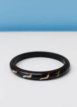 Load image into Gallery viewer, Thin horn bangle