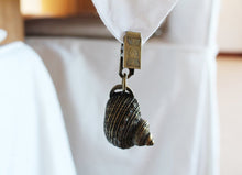 Load image into Gallery viewer, Brass seashell tablecloth weights