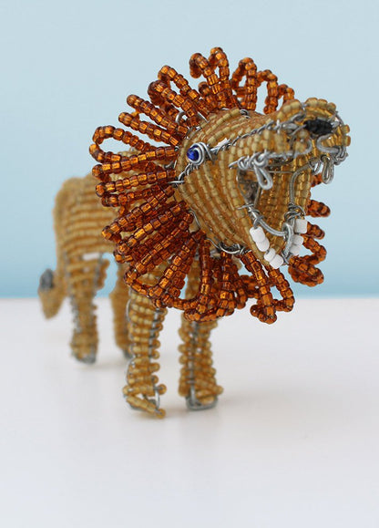 Beaded African lion on the hunt